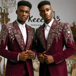 Luxury Beaded Crystal Men Suits Customized Peaked Lapel Groom Tuxedos 2 Pieces Sets